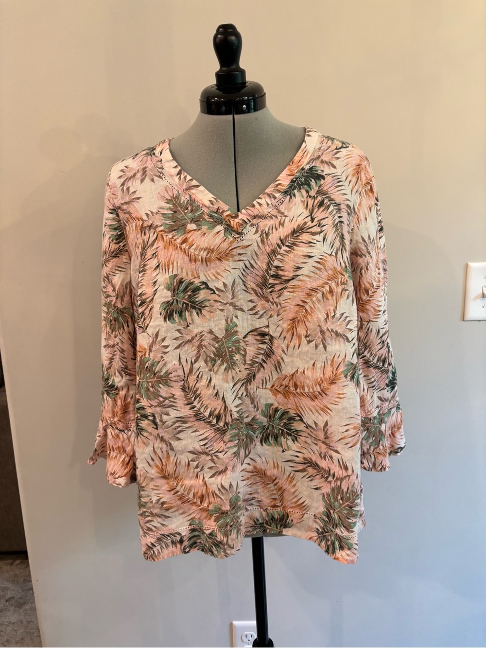 J Jill V-Neck Tropical Print Linen Top in Blush Green 0181